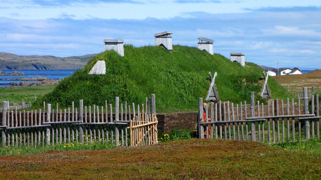 1200px-LAnse_aux_Meadows_recreated_long_house