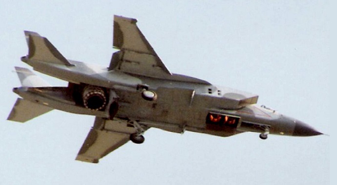 300px-Yakovlev_Yak-141_at_1992_Farvn6)