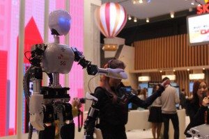 5g_robots_mwc_2015-700x466