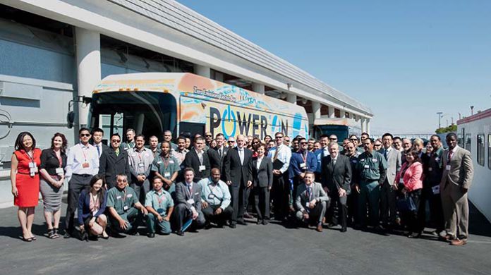 BYD-presenta-su-mayor-fábrica-de-autobuses-eléctricos-en-EE.UU_-696x390