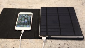 Solartab-un-cargador-solar-para-iPad-iPhone