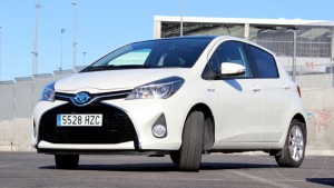 Toyota-yaris-hybrid-04-840x474