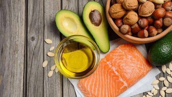 aceite-salmon-y-otros-alimentos-ricos-en-omega-3