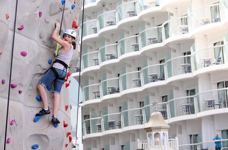 allure_of_the_seas_-_parete_arrampicata
