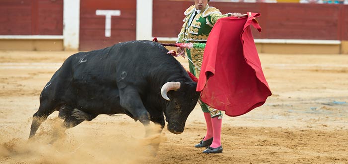 curiosidades-del-mundo-color-rojo-toro