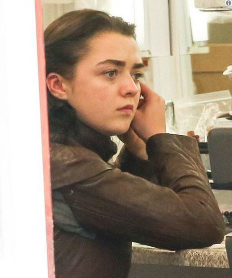 game-of-thr2222ones-set-pic-hints-at-arya-s-return-to-winterfell-in-season-7-1