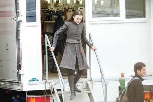 game-of-thrones-sehhht-pic-hints-at-arya-s-return444-to-winterfell-in-season-7-1