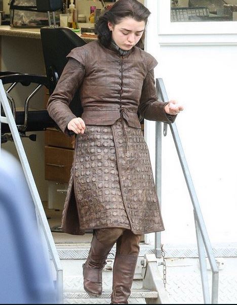 game-of-thrones-set-pic-hints-at-arya-s-return444-to-winterfell-in-season-7-1