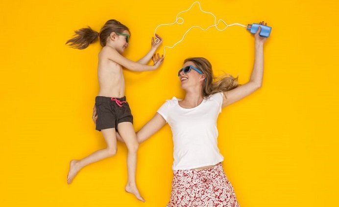 mother-and-daughter-applying-suncream-at-the-beach-royalty-free-image-748337435-1558351647