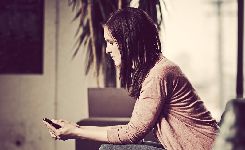 sad-girl-with-cell-phone-spy-app