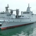 El nuevo destructor Zunyi Tipo 055 de la Armada china realiza las primeras maniobras