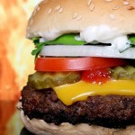 Biólogos hallan un sistema para comer hamburguesas y pizzas sin engordar