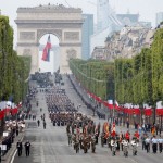 ¿Soldados voladores y armas espaciales? Francia celebra su tradicional desfile militar de modo futurista