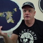 ‘La Tierra es plana’: el documental sobre los terraplanistas que ha llegado a Netflix es un deleznable ejercicio de humillación