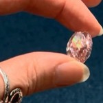 ¿Por qué son rosados los diamantes rosa?