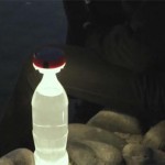 Suli, un dispositivo que convierte una botella en una lámpara solar