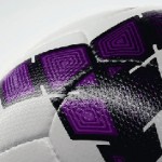 Nike introduce su nueva pelota de fútbol de moderna tecnología