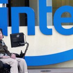 Intel presenta junto a Stephen Hawking el prototipo de una silla de ruedas inteligente