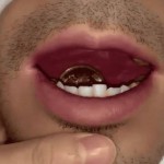 El monedero con forma de boca humana que espanta a la Red