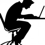 ¿Cómo prevenir las enfermedades profesionales en los informáticos a través de actividades físicas y educativas?