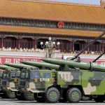 China exhibe innovadores misiles balísticos