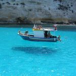 Ilusión óptica . Barco flotando