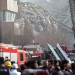 Incendio derrumba el rascacielos más antiguo de Irán