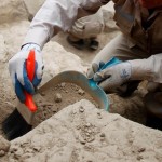 Arqueólogos hallan una bolsa de 3.000 años de antigüedad llena de tesoros
