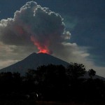 Imágenes satelitales muestran que dos peligrosos volcanes de Indonesia están conectados y mezclan su magma