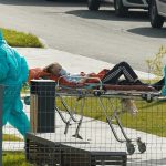 Científicos japoneses descubren que el coronavirus permanece activo en la piel durante 9 horas
