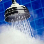 Ducharte con el agua tan caliente, el peor hábito para tu salud