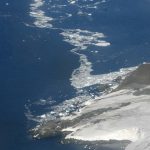 Derretimiento de plataformas de hielo en la Antártida llevaría a que “cantidades inimaginables” de agua se viertan en océanos, advierten científicos