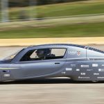 Un auto eléctrico recorre 1.000 kilómetros con una sola carga solar y consigue un récord Guinness