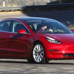 Tesla comercializa un Model 3 más económico
