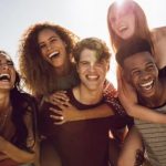 ¿Cuánto tiempo se tarda en hacer un amigo? La ciencia responde