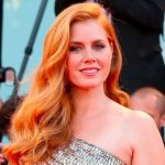 Jenna Ortega y Amy Adams, protagonistas de “Klara y el sol”