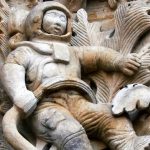 ¿Viajes en el tiempo? Un astronauta en una catedral de hace 500 años