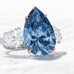 Venden un enorme diamante azul por más de 43 millones de dólares