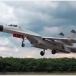El caza J-11BH de la PLANAF es visto utilizando un nuevo módulo ECM.