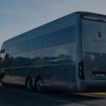 La autocaravana de lujo que puede transportar, incluso, tu coche deportivo