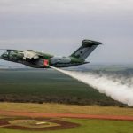 La Fuerza Aérea Brasileña adquiere un nuevo sistema contra incendios MAFFS II para sus Embraer KC-390