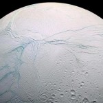 Un millonario ruso planea adelantar a la NASA en lanzar una misión a Encélado para buscar vida extraterrestre
