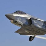 Son develadas imágenes de cazas F-35C de la Armada de EE.UU. equipados con un nuevo recubrimiento reflectante tipo espejo contra sistemas IRST