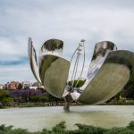 Colapsa en Buenos Aires la icónica escultura Floralis Genérica a causa del temporal