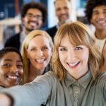 Generación de cristal: ¿quiénes son y qué les pasa en sus trabajos?