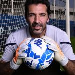 El portero Gianluigi Buffon cuelga los guantes