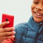 El nuevo HMD XploraOne quiere convertirse en el primer móvil de tus hijos