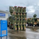 China presenta su más moderno sistema de defensa aérea: el HQ-11