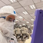 Intel ha pisado el acelerador a fondo: ya fabrica en Europa a gran escala chips con litografía Intel 4