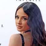 “Amo mis canas”: Becky G muestra su cabello gris con orgullo